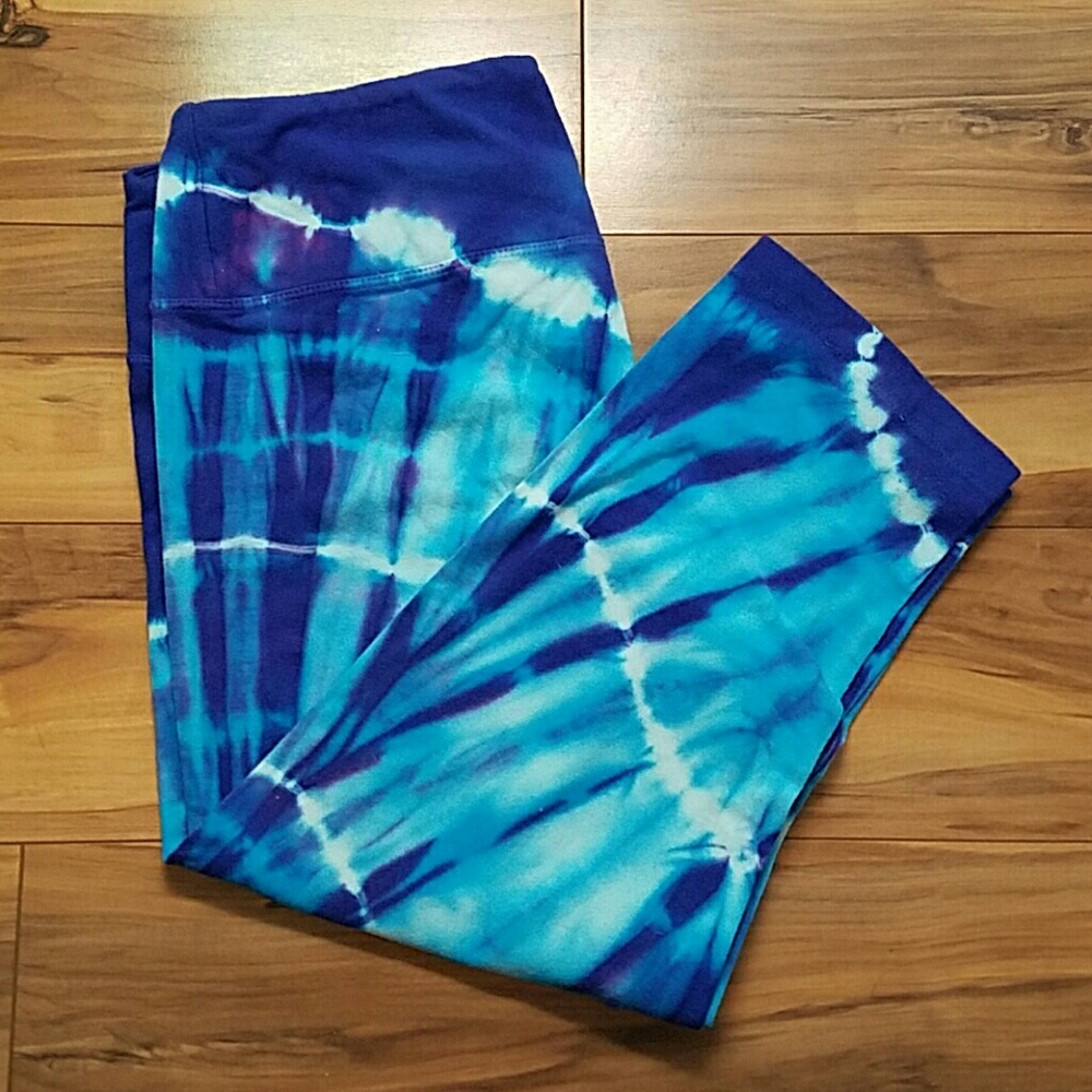 GUC blue tie-dye crop yoga legging size XL